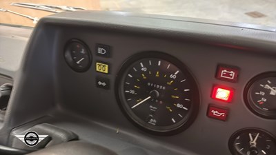 Lot 524 - 1995 MERCEDES 310 VAN