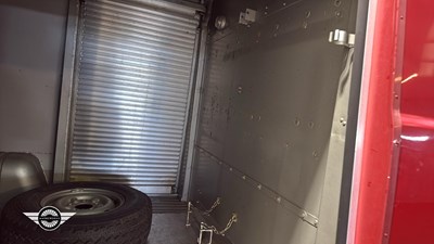 Lot 524 - 1995 MERCEDES 310 VAN