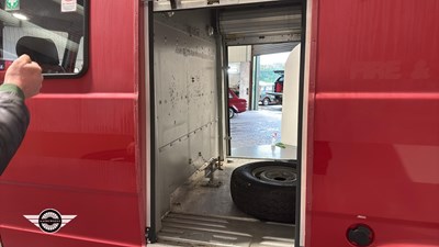 Lot 524 - 1995 MERCEDES 310 VAN