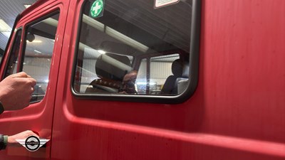 Lot 524 - 1995 MERCEDES 310 VAN