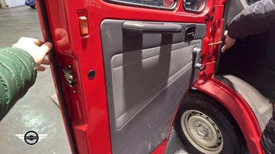 Lot 524 - 1995 MERCEDES 310 VAN