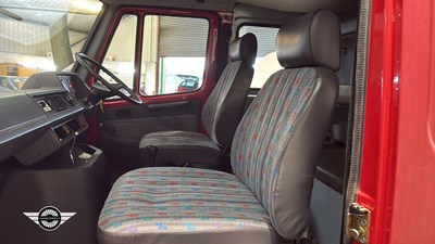 Lot 524 - 1995 MERCEDES 310 VAN