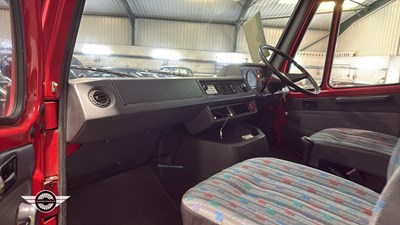 Lot 524 - 1995 MERCEDES 310 VAN