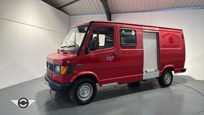 Lot 524 - 1995 MERCEDES 310 VAN