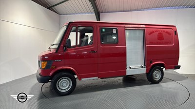Lot 524 - 1995 MERCEDES 310 VAN