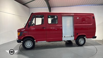 Lot 524 - 1995 MERCEDES 310 VAN