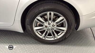 Lot 682 - 2012 JAGUAR XF LUXURY V6 AUTO
