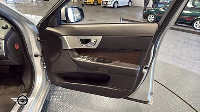Lot 682 - 2012 JAGUAR XF LUXURY V6 AUTO