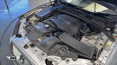 Lot 682 - 2012 JAGUAR XF LUXURY V6 AUTO