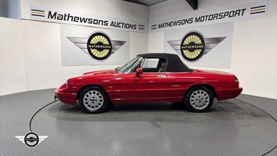 Lot 26 - 1990 ALFA ROMEO SPIDER VELOCE GRADUATE