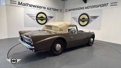 Lot 520 - 1961 DAIMLER SP 250