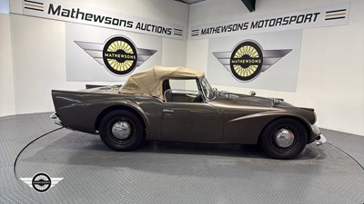 Lot 520 - 1961 DAIMLER SP 250