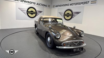 Lot 520 - 1961 DAIMLER SP 250