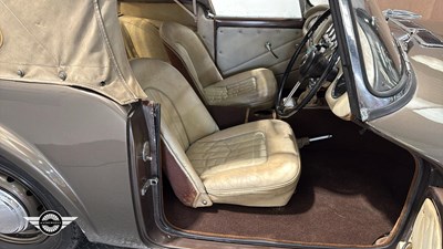 Lot 520 - 1961 DAIMLER SP 250