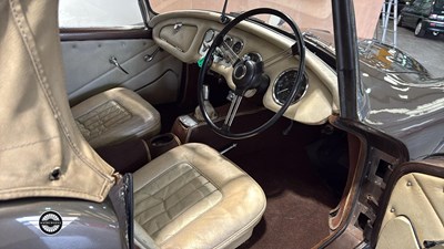 Lot 520 - 1961 DAIMLER SP 250