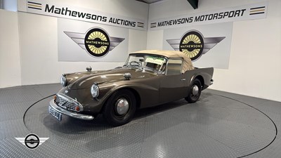 Lot 520 - 1961 DAIMLER SP 250