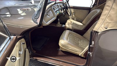 Lot 520 - 1961 DAIMLER SP 250