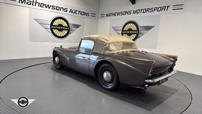 Lot 520 - 1961 DAIMLER SP 250