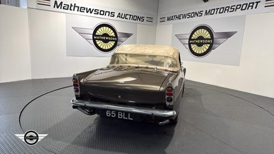 Lot 520 - 1961 DAIMLER SP 250