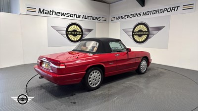 Lot 204 - 1991 ALFA ROMEO SPIDER 2.0