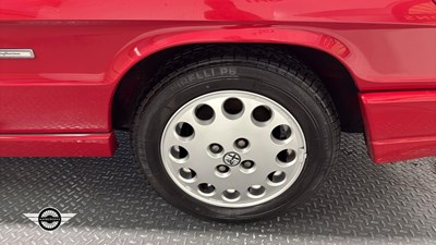 Lot 204 - 1991 ALFA ROMEO SPIDER 2.0