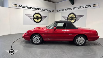 Lot 204 - 1991 ALFA ROMEO SPIDER 2.0