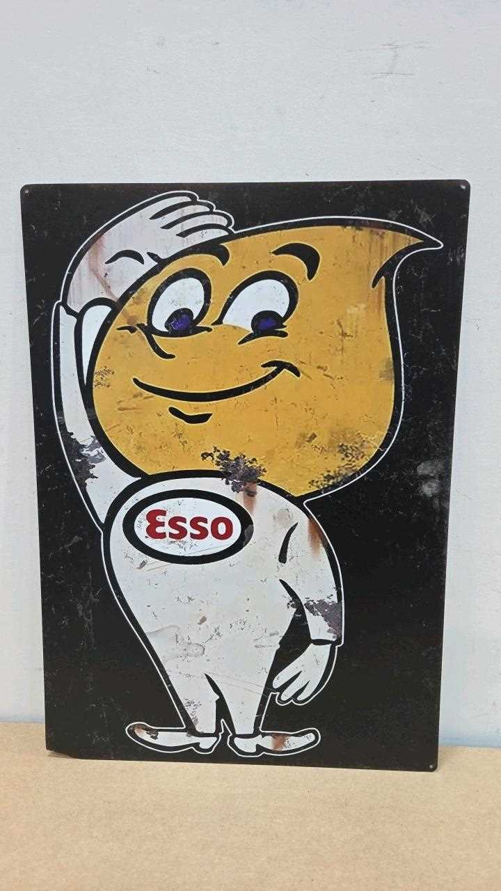 Lot 721 - VINTAGE METAL TIN ESSO MAN REPRO SIGN 28" x 20"