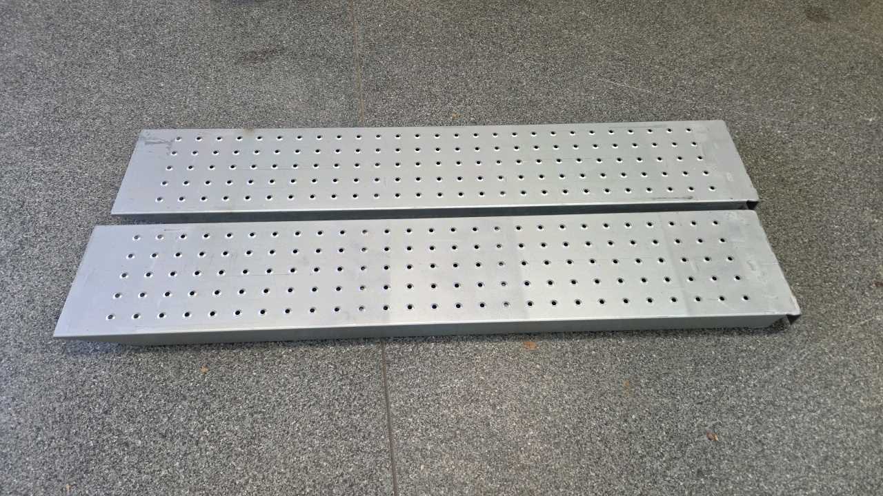 Lot 81 - RHINO RECOVERY LOADING RAMPS-HEAVY DUTY SWL 3 TON PER PAIR 5 FT LONG