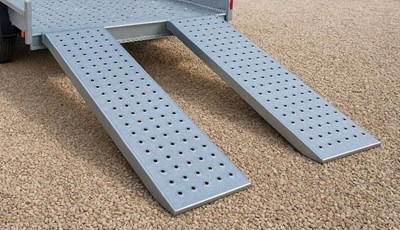 Lot 81 - RHINO RECOVERY LOADING RAMPS-HEAVY DUTY SWL 3 TON PER PAIR 5 FT LONG
