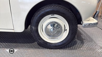 Lot 404 - 1963 MORRIS MINOR 1000