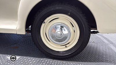 Lot 404 - 1963 MORRIS MINOR 1000