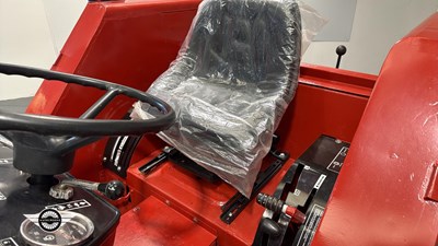 Lot 252 - 1976 INTERNATIONAL HARVESTER TRACTOR