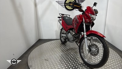 Lot 290 - 2004 HONDA NX 400