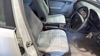 Lot 668 - 1996 MERCEDES C180 CLASSIC