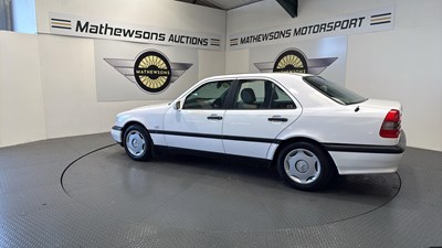 Lot 668 - 1996 MERCEDES C180 CLASSIC