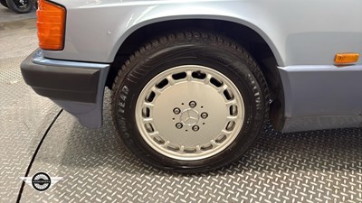 Lot 207 - 1991 MERCEDES 190E AUTO 2.6