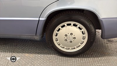Lot 207 - 1991 MERCEDES 190E AUTO 2.6