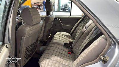 Lot 207 - 1991 MERCEDES 190E AUTO 2.6
