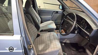Lot 207 - 1991 MERCEDES 190E AUTO 2.6