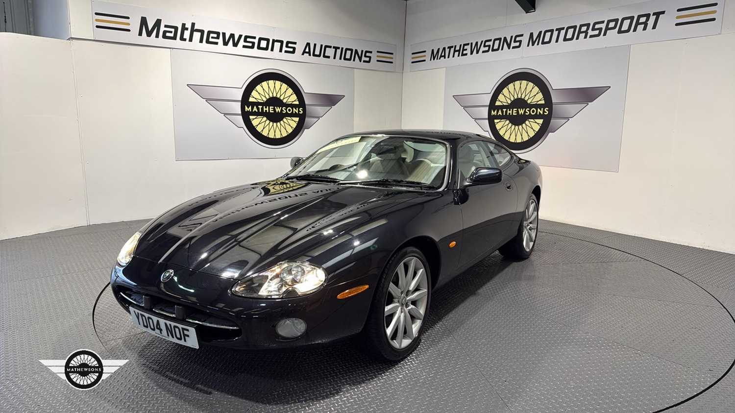 2004 JAGUAR XK8 COUPE AUT...