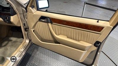 Lot 344 - 1992 MERCEDES 300E AUTO
