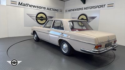 Lot 114 - 1971 MERCEDES 280S AUTO