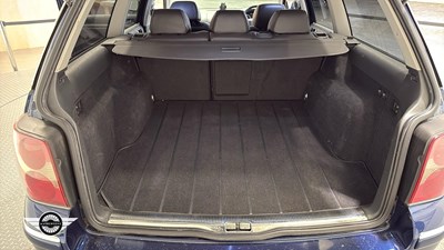 Lot 213 - 2006 VOLKSWAGEN PASSAT W8 4MOTION