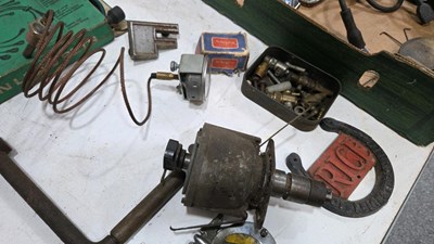 Lot 839 - BOX OF MISCELLANEOUS ITEMS