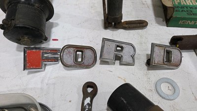 Lot 839 - BOX OF MISCELLANEOUS ITEMS