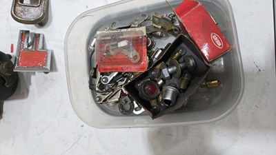 Lot 839 - BOX OF MISCELLANEOUS ITEMS