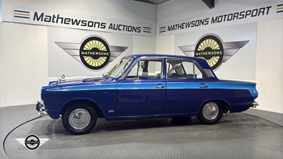 Lot 880 - 1965 FORD CORTINA SUPER