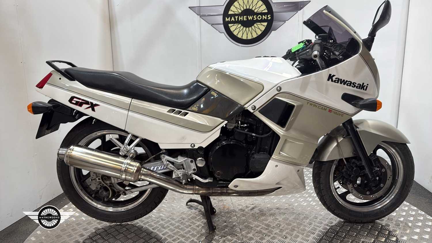Lot 36 - 1988 KAWASAKI ZX750-FI
