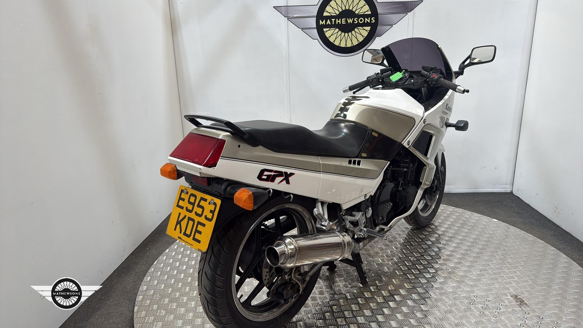 Lot 36 - 1988 KAWASAKI ZX750-FI
