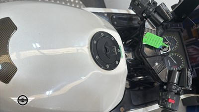 Lot 36 - 1988 KAWASAKI ZX750-FI